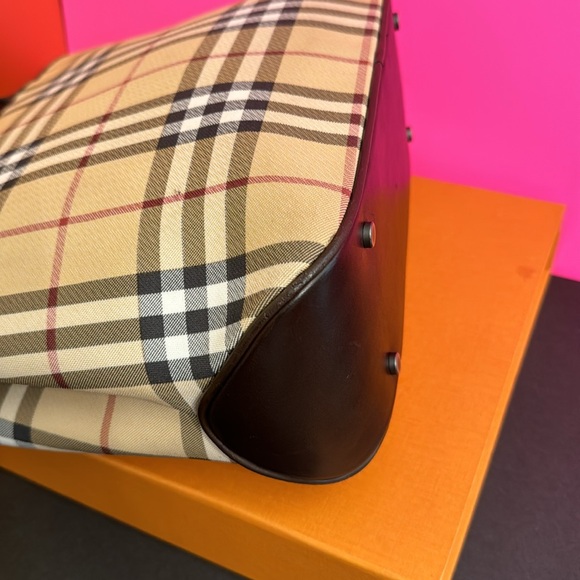 Burberry London tote bag in good condition beautiful clean - Picture 7 of 17